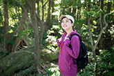 写真：山登りをしている女性