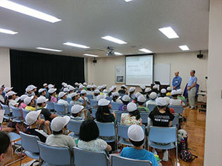 写真：磐南浄化センター見学の様子1