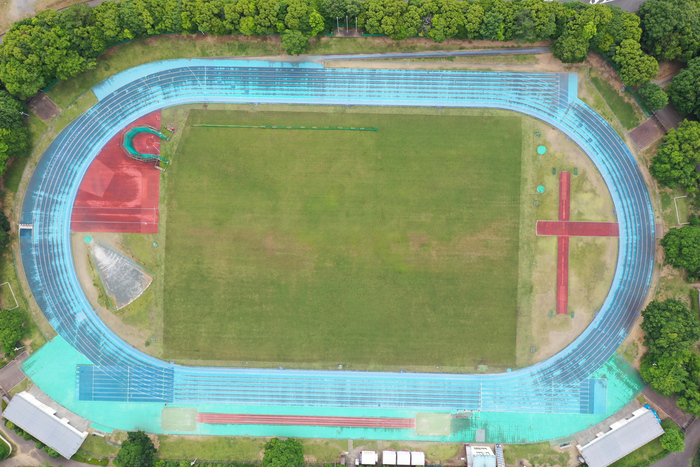 磐田市陸上競技場改修工事着手前の状況（令和7年6月撮影）