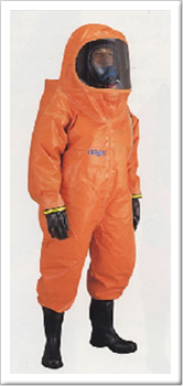 写真：化学防護服（かがくぼうごふく）