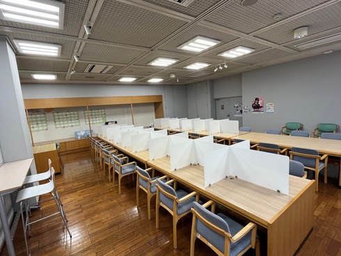 学習スペースの机を増設しました