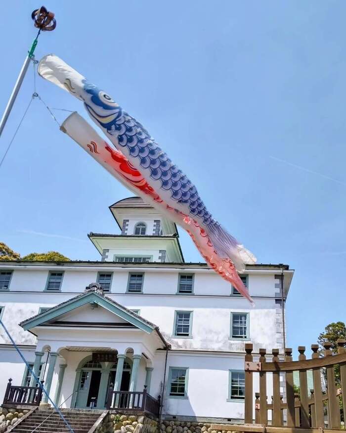 旧見付学校と恋のぼり