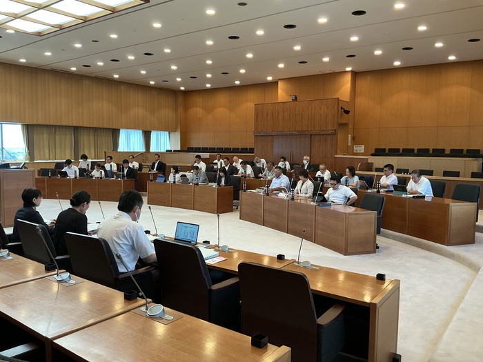 令和7年度第1回議員研修の様子